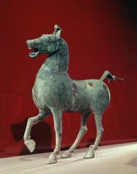 Ló, Wu-wei, Kansu, Keleti Han-dinasztia (bronz)