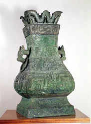 Rituális „Hu” váza, Chou-dinasztia, ie 8-6. század (bronz)