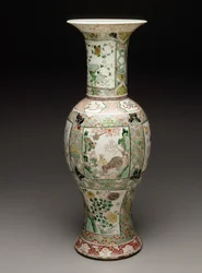Váza, 1700 körül (porcelán és zománc)