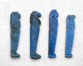 Hórusz fiának amulettje, görög-római korszak, Kr.e. 332-395 (kék fajansz)