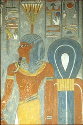 Ókori Egyiptom, festmény, Horemheb sírja, Théba 18. dinasztia, Nefertum isten és Ízisz csomója, Nefertum vagy Nefertem tavirózsa vagy lótusz fejdísszel (fotó)