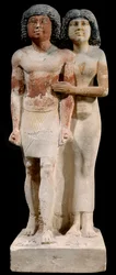 Egyiptomi ókor: Raherka és Meresankh házaspár mészkőszobra. 5. dinasztia. Óbirodalom (Kr. e. 2700-2200 körül). M. 0,52 x 0,21 m. Párizs, Musée du Louvre