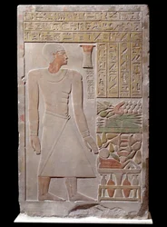 Egyiptomi antikvitás: a Senousret vezír szóvivőjének emlékművének mészkő sztéléje kápolnát alkot. Kr.e. 1700 körül. Késő 12. dinasztia