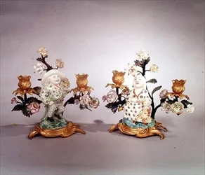 Pár Mennecy ormolu szerelt törpe és magot figura (porcelán)