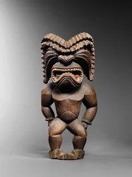 Hawaii figura, kona stílusú, a háború istenét jelképező ku ka ’ili moku, 1780-1820 körül (fa)