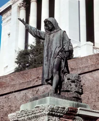 Cola di Rienzo (1314-1354) emlékműve a római Capitoliumban (Campidoglio), ahonnan 1347. május 20-án kikiáltotta a Római Köztársaságot.