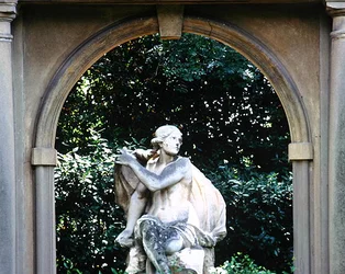 Vénusz szobra a Villa la Pietra kertjében (fotó)