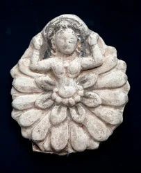 A lótusz reneszánsza. Faragott motívum, dátum nélküli. Koreai Nemzeti Múzeum, Szöul (Dél-Korea).