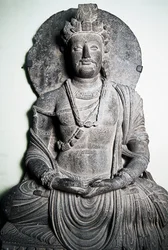Buddhát ábrázoló kőszobor, Gandhara művészet, Pesavar, Pakisztán,