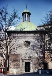 Szent Adalbert-templom, eredetileg a 12. században épült, a 18. században modernizálták (fotó)