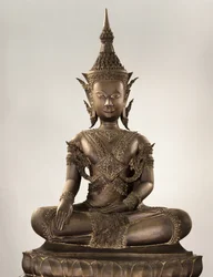 Életnagyságú Buddha királyi öltözékben (bronz)