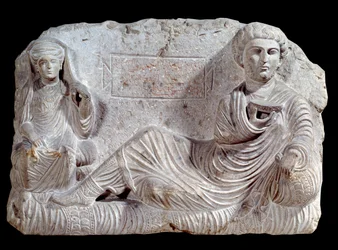 Taime és felesége temetkezési domborműve mészkőben. Palmyrából. i.sz. 200. Párizs, Louvre Múzeum