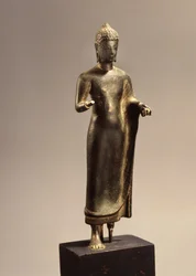 Álló Buddha, Dawravati időszak (bronz)