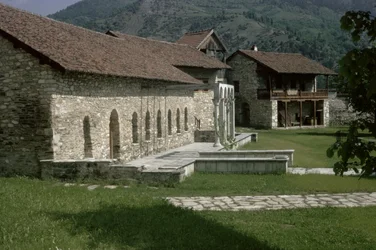 Refektórium és vendégház, 12. század vége