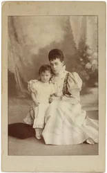 Xenia Alekszandrovna orosz nagyhercegnő Irina lányával, Kr. e. 1882