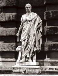 Emilio Papiniano szobra (márvány)