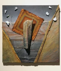 Isten köztünk, 2007 (panel, réz, drót, talált tárgyak, textúra, plexi, textil)