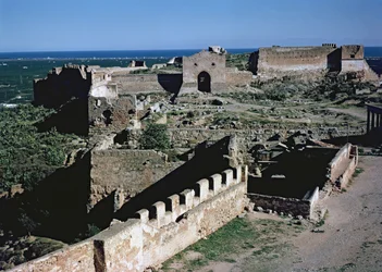 Kilátás a várra, 8-12. század