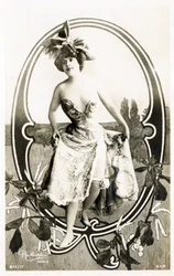 K: Marcelle Yrven, francia színésznő - Színházak: Palais Royal, Folies dramatiques, Párizs - Ábécé képeslapon