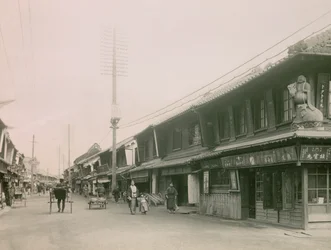 Bevásárlóutca Kobe Motomachi kerületében, 1900-1915 körül (fénykép)