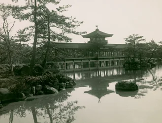 Heian-Jingu szentély kertjei Kiotóban, 1900-1915 körül (fénykép)
