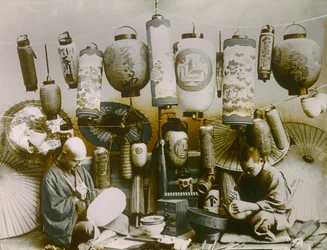 Japán lámpa- és napernyőgyártó portréja, 1900 körül - 1915 (fénykép)