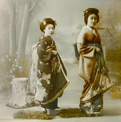 Két fiatal gésa portréja 1900 körül - 1915 (fénykép)