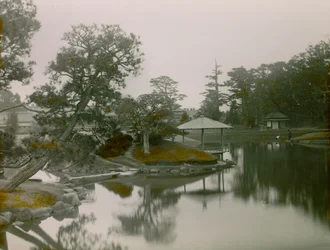 Az okayamai Koraku-en japánkert látképe, 1900-1915 körül (fénykép)