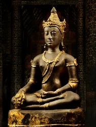 Lanna Buddha dísztárgyakkal