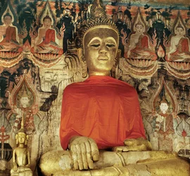 Thai Lu Buddha szobor