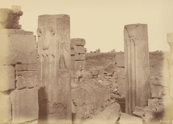 Karnak, Thotmes III Lótuszoszlopai