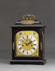 James II-re szerelt, feltűnő konzolos óra húzónegyed ismétléssel, sz. 166, 1690-95 körül (ébenfa és aranyozott fém) (lásd még: 867503-4)