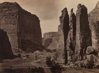 Cañon de Chelle. A Grand Cañon falai körülbelül 1200 láb magasak.