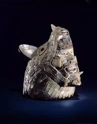 Állatfej emberi fejjel a nyitott állkapocsban, Tula, Hidalgo, Mexikó, kora posztklasszikus (900-1250) (gyöngyházmozaikos kerámia).