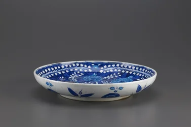 Edény, Iznik, Oszmán dinasztia, 1530-as évek (kerámia)