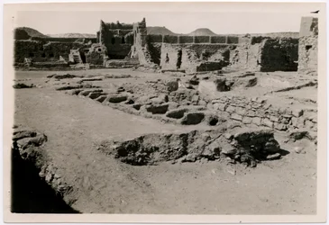 A Szent Simeon kolostor belseje, VI. terem, Asszuán, Egyiptom, Ugo Monneret de Villard fotója.