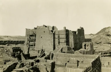 Szent Simeon kolostor restaurálás közben, Asszuán, Egyiptom, fotó: Ugo Monneret de Villard