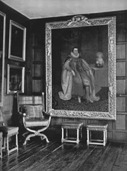 A Leicester Gallery egyik sarka, Knole. I. Jakab portréjával, 1928