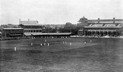 Krikettmérkőzés folyamatban a Lords krikettpályán, London, 1912