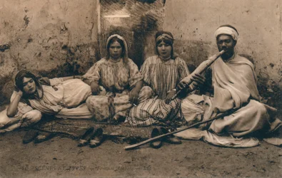 Tradicionális arab embereket ábrázoló fénykép, 1909