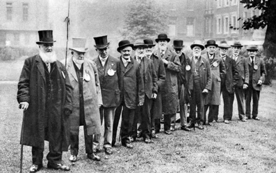 Egy sor régi taxis, London, 1926-1927