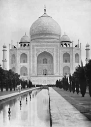 Agra. A Taj Mahal közeli kilátás, 1910.