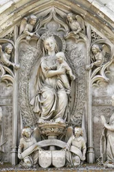 Amboise kastélykápolna timpanon : Szűz és gyermek, Amboise, Franciaország