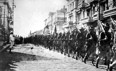 Amerikai csapatok felvonulás Vlagyivosztokban, Oroszországban, 1918