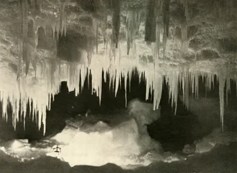 Jégbarlang télen, c1908, 1909.