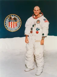 Thomas Mattingly Apollo 16 űrhajós űrruhában, 1971