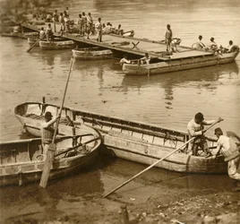 Pontonhíd összeszerelése, c1914-c1918