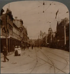 Aucklands fő üzleti főútja, Queen St., néz S., Új-Zéland, c1900