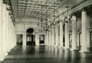 Bálterem, Kormányház, 1925.