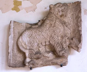 Bas relief, oroszlán